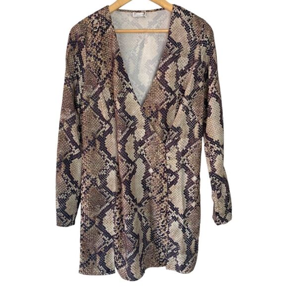 ASOS DESIGN Mini Dress with Slits in Snake Print - Picture 3 of 9